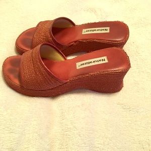 Wedge sandal with box